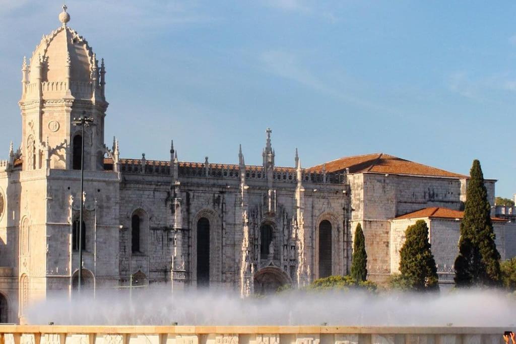 Classic Lisbon Homes: Bright & Central In Belem Exterior foto